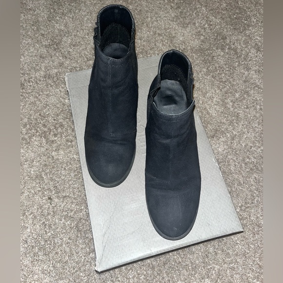 Maurices black closed toe heels - Picture 1 of 4